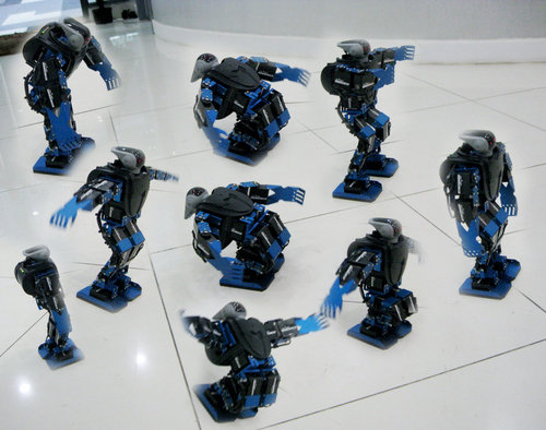 今天参加了2012泺喜机器人总动员免费体验活动