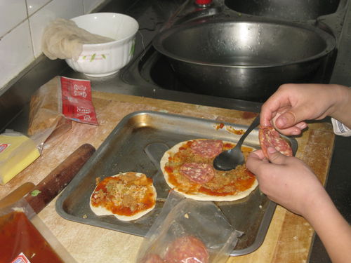 儿子做披萨